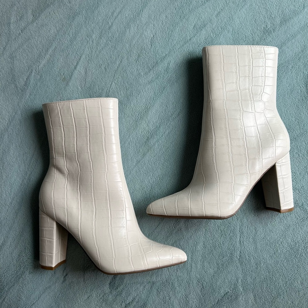 Brand New, Never Worn Size 7 Fashion Nova Cream Heeled Boots with Block Heel